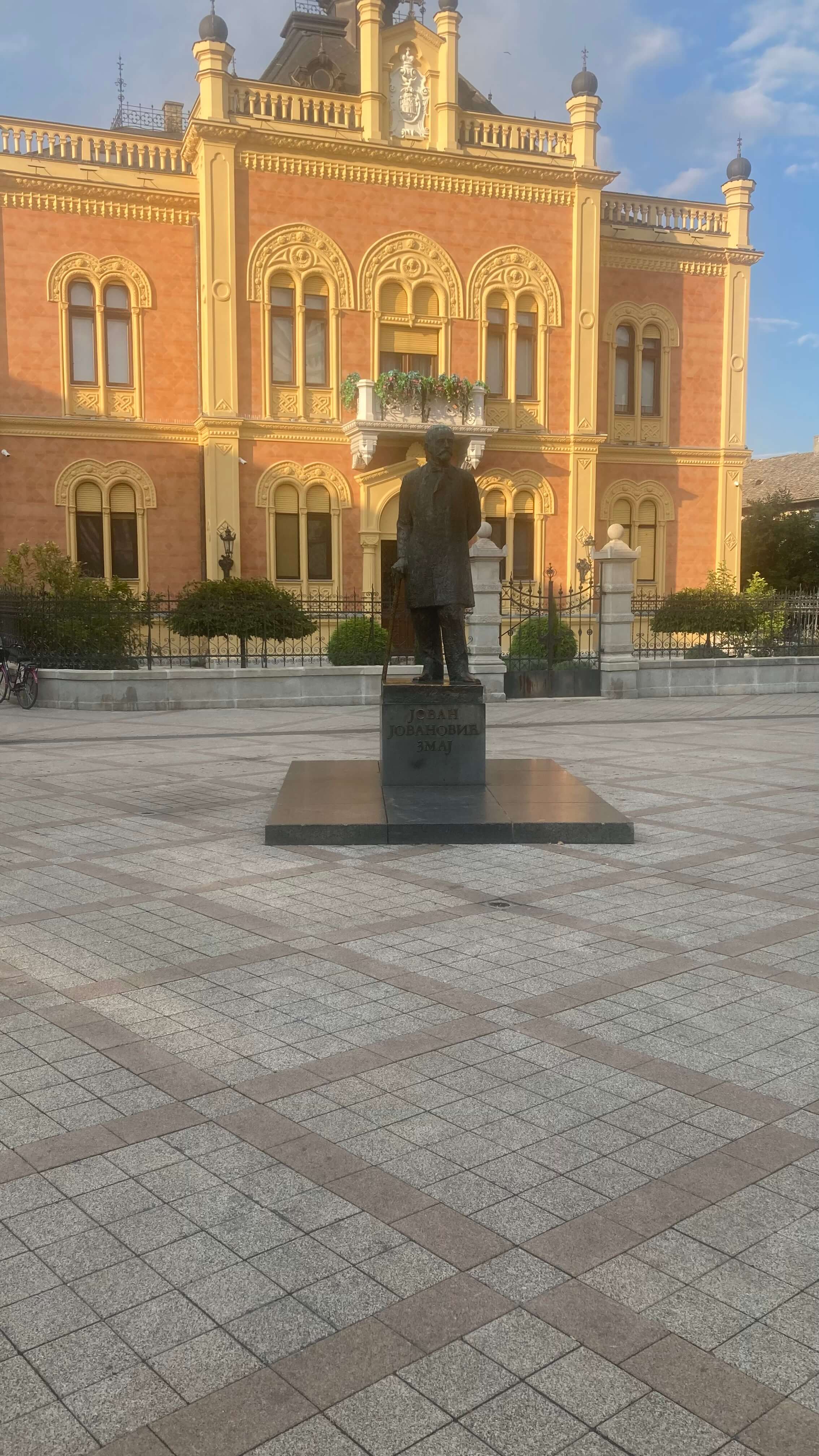 Statue at the Front