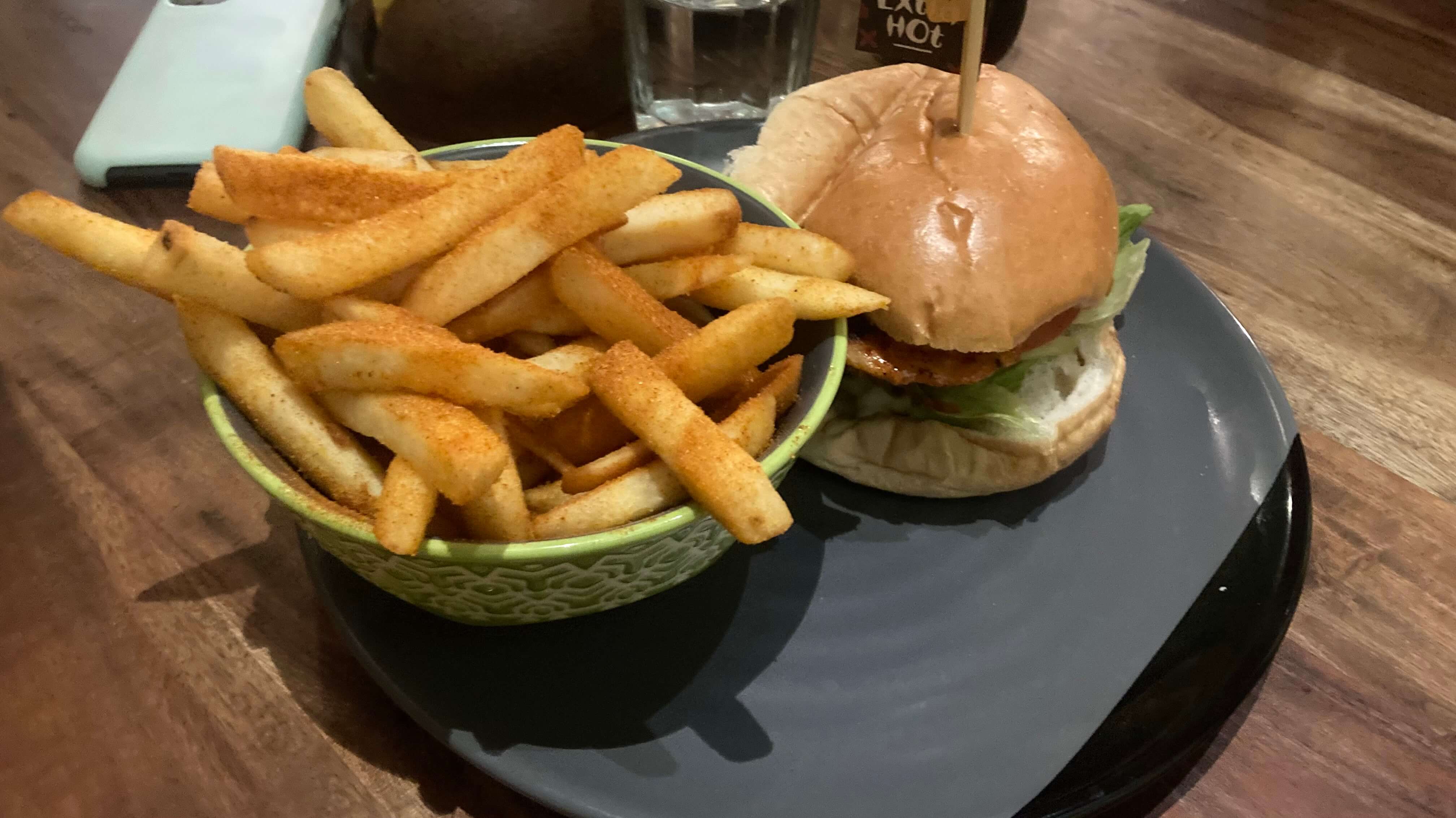 Classic Burger (Very Hot), PERi-PERi Fries