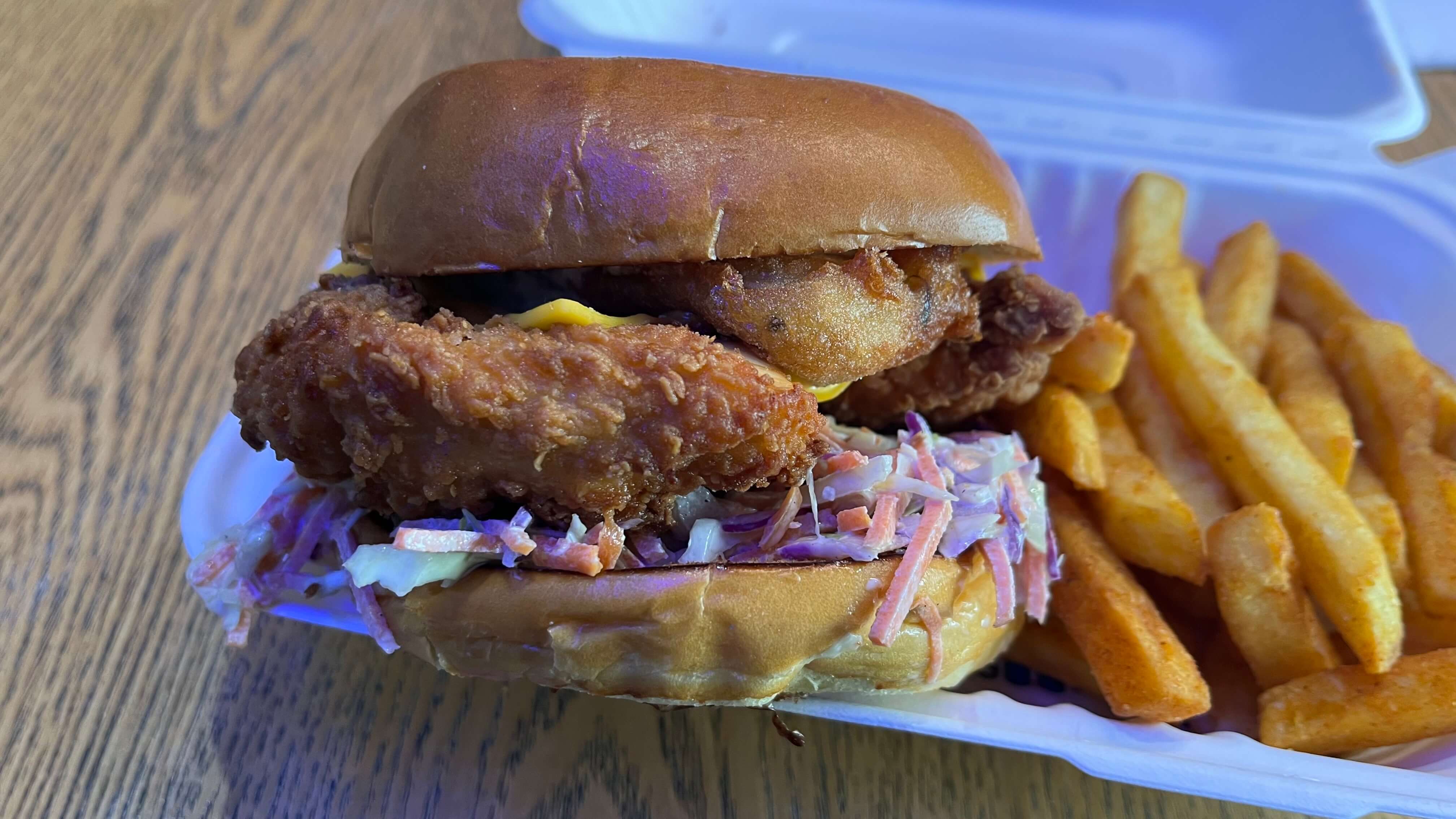 Southern Fried Chicken Burger, Chips