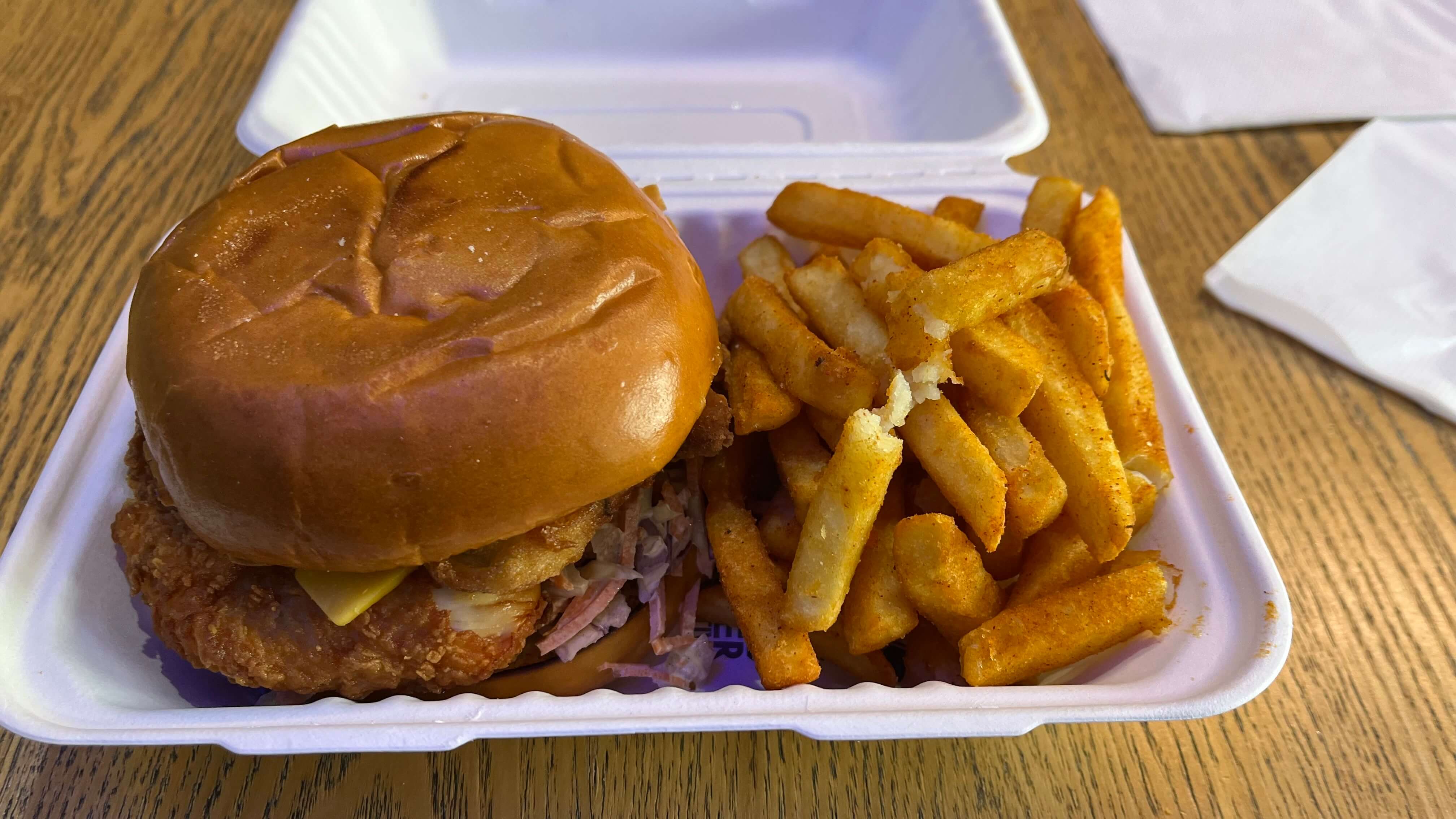 Southern Fried Chicken Burger, Chips