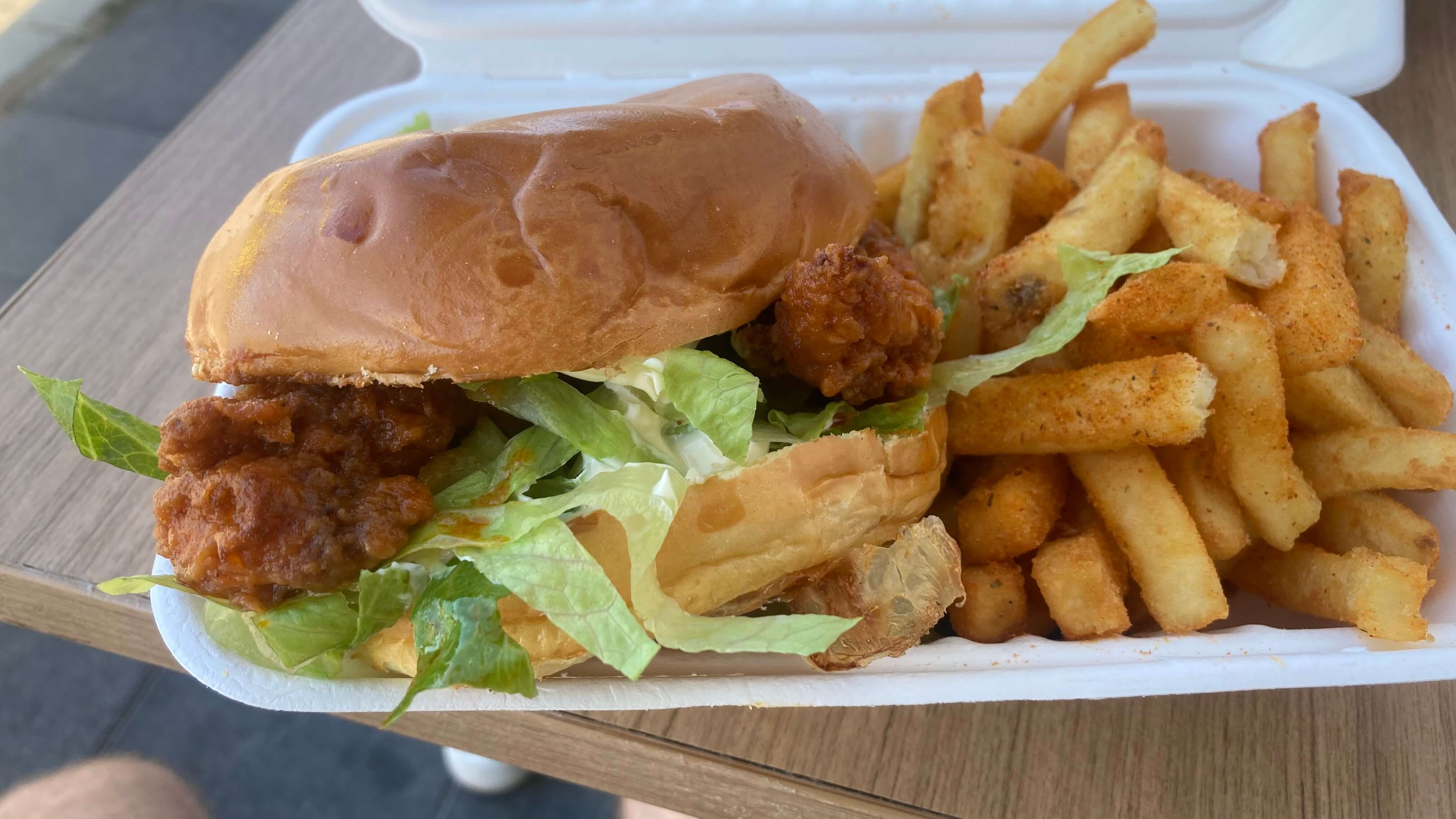 Buffalo Chciken Burger, Chips